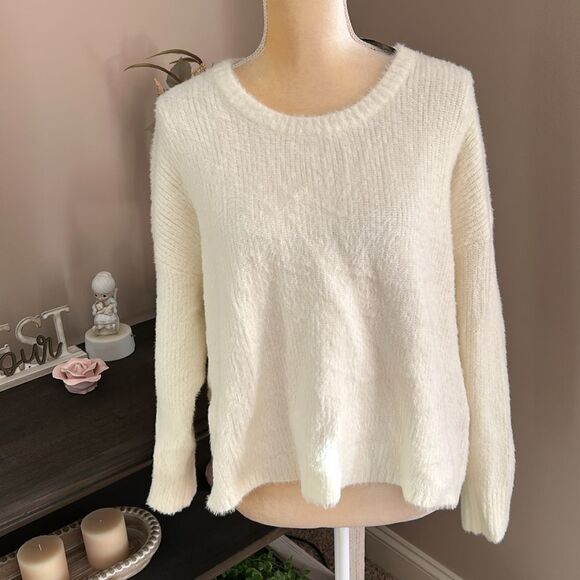 NWT Torrid Fuzzy Pullover Ivory Sweater(size 18/20) - Picture 2 of 6